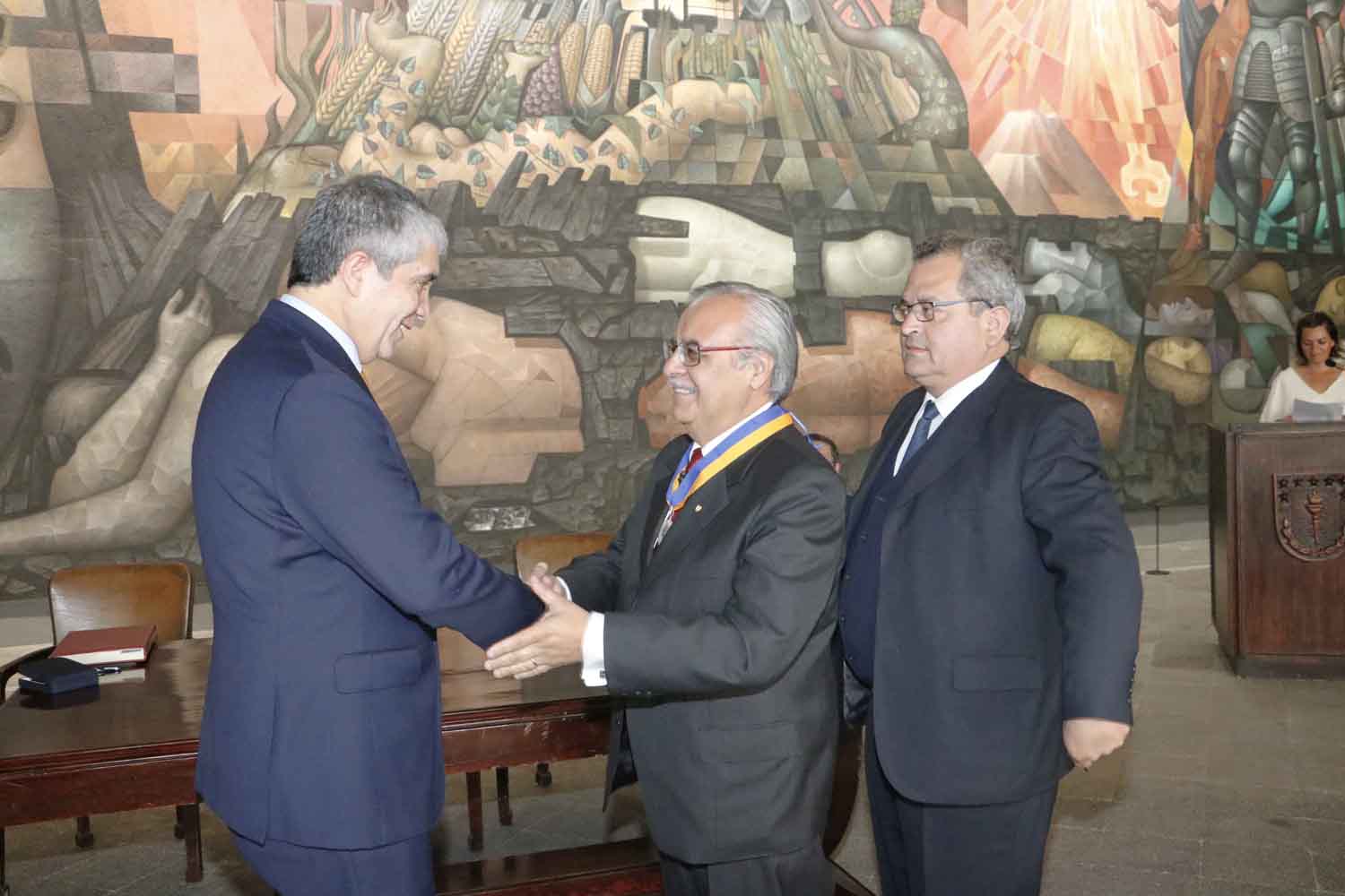 UdeC otorgó título de Profesor Emérito al ex vicerrector Bernabé Rivas