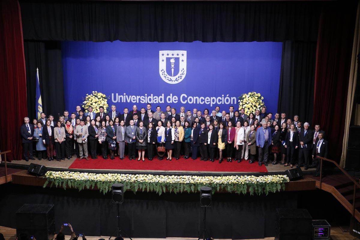 Universidad de Concepción reconoció a 8 trabajadores de Ciencias Químicas por sus 25 años de servicio