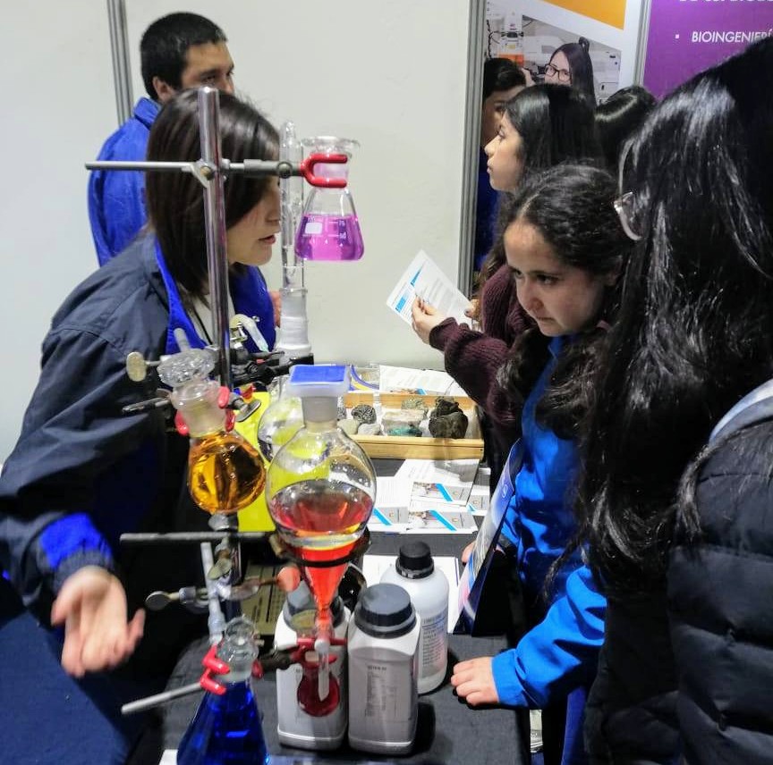 Ciencias Químicas presentó su oferta académica en Feria Puertas Abiertas 2019
