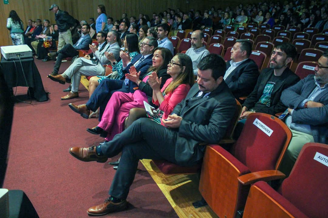 🎓 ceremonia de titulación fcq 2025 🎓compartimos imágenes de este emotivo momento que marca el (1)