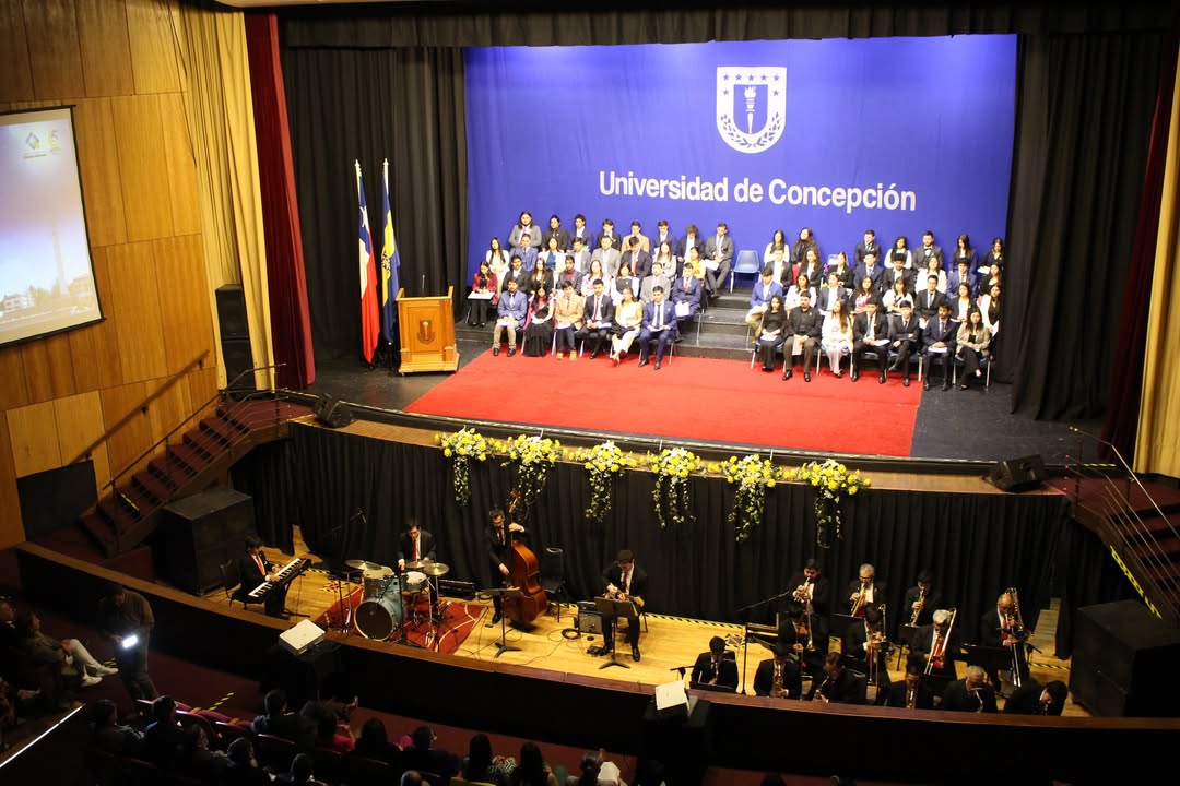 🎓 ceremonia de titulación fcq 2025 🎓compartimos imágenes de este emotivo momento que marca el (2)