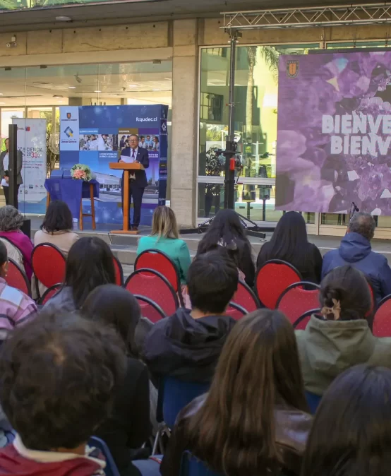FCQ UdeC dio la bienvenida a su generación 2026 de estudiantes de pregrado